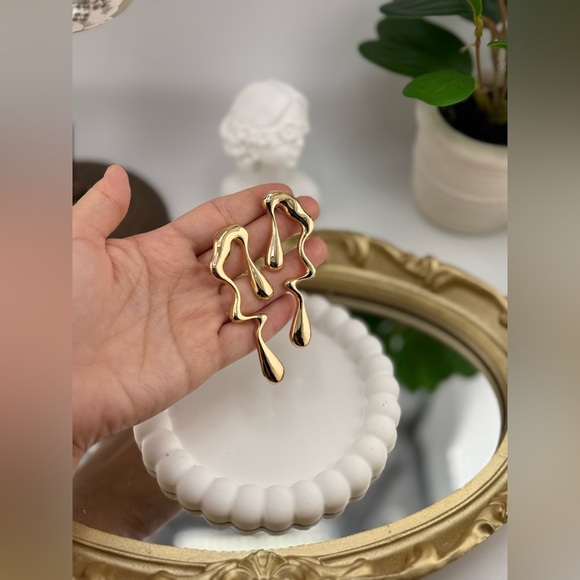 Abstract Gold Drop Earrings ✨ - Picture 4 of 4